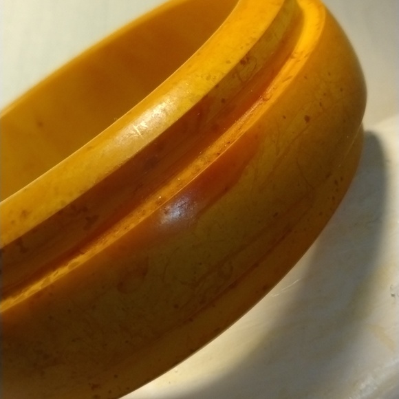 Genuine Tested UNUSUAL Shape Vintage Bakelite Bangle Bracelet - Picture 6 of 6